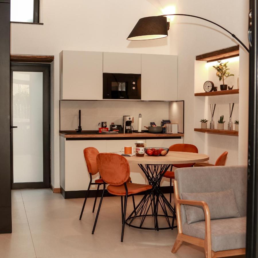Dislocati Bnb - Jacuzzi Privata - Cucina - Tv60" - Minimal Luxury Marigliano Zewnętrze zdjęcie