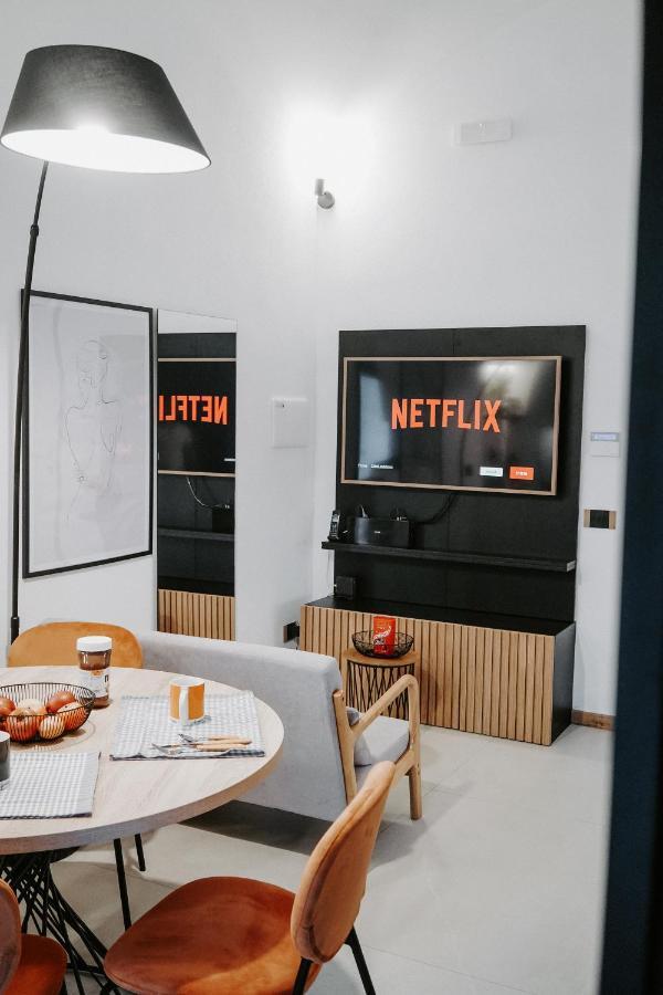 Dislocati Bnb - Jacuzzi Privata - Cucina - Tv60" - Minimal Luxury Marigliano Zewnętrze zdjęcie