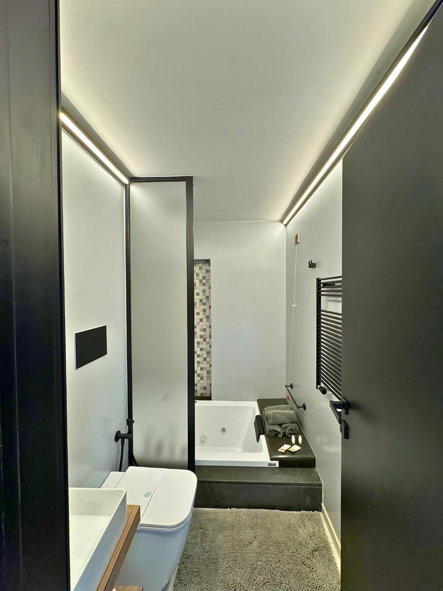 Dislocati Bnb - Jacuzzi Privata - Cucina - Tv60" - Minimal Luxury Marigliano Zewnętrze zdjęcie