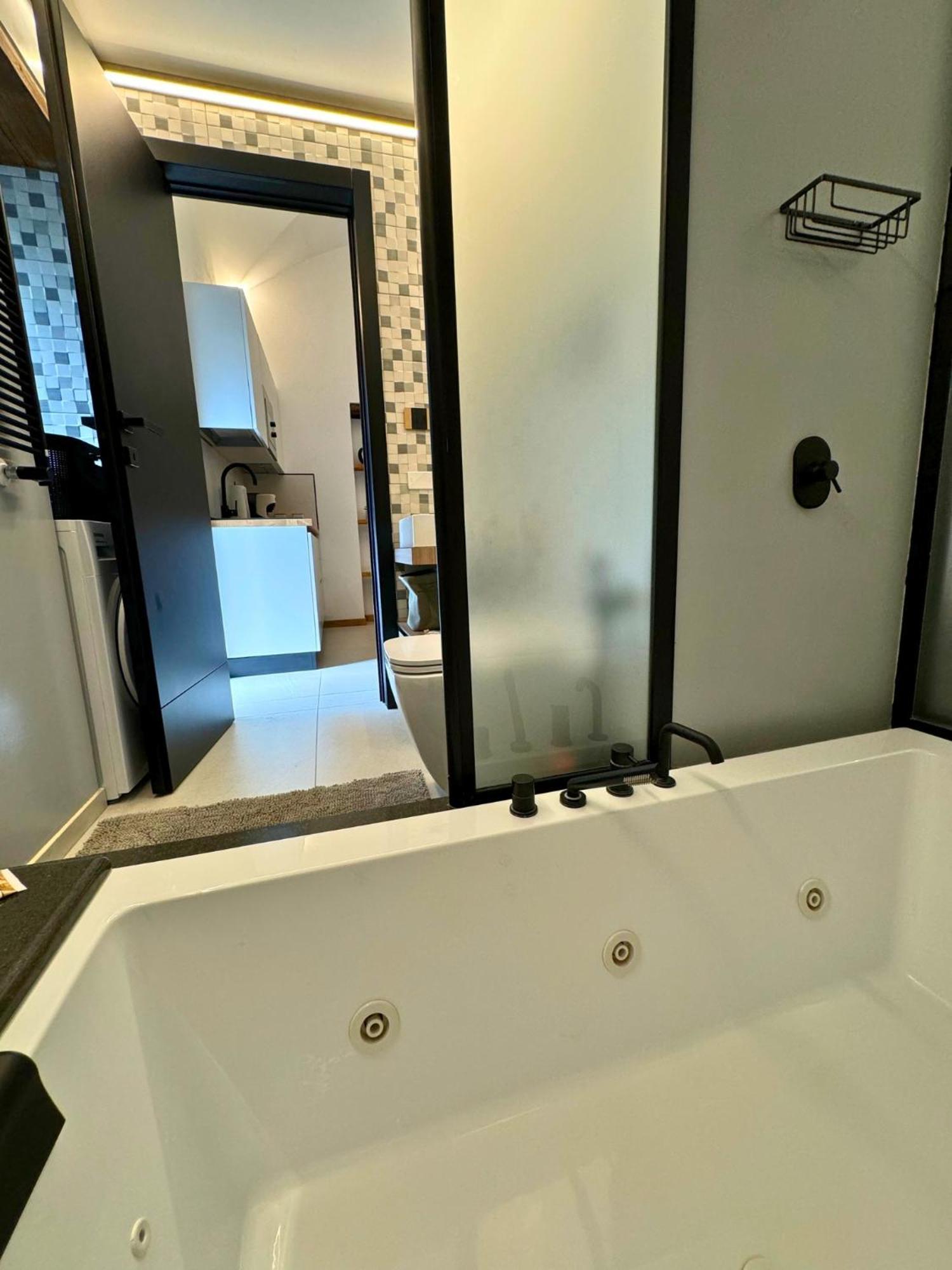Dislocati Bnb - Jacuzzi Privata - Cucina - Tv60" - Minimal Luxury Marigliano Zewnętrze zdjęcie