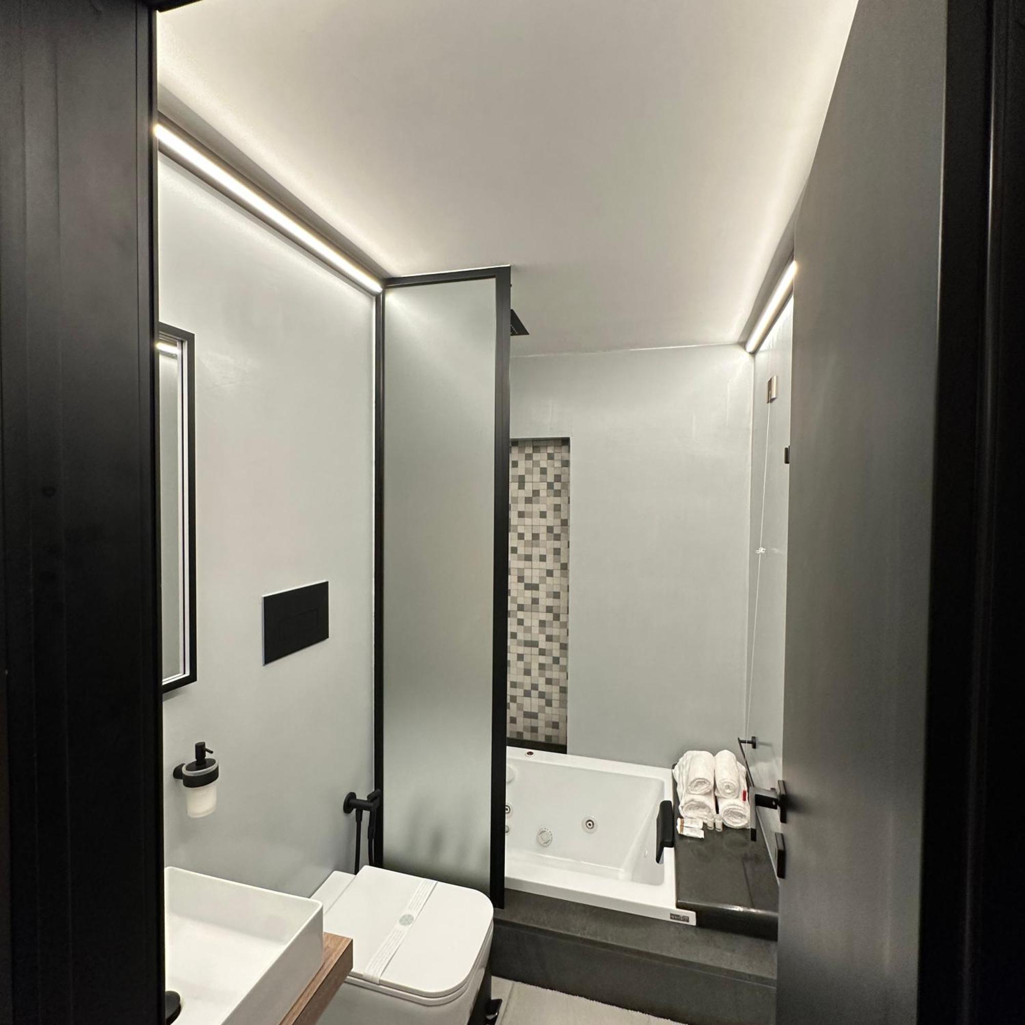 Dislocati Bnb - Jacuzzi Privata - Cucina - Tv60" - Minimal Luxury Marigliano Zewnętrze zdjęcie